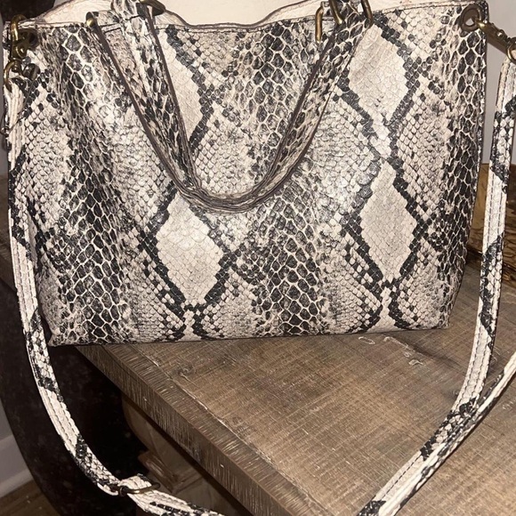 Free People Vegan snakeskin crossbody bag - Picture 6 of 7